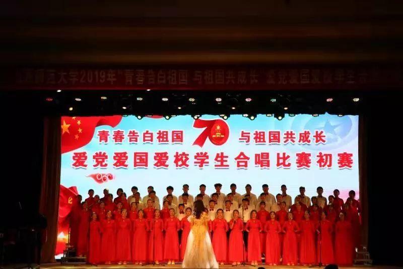 亚当玩高尔夫